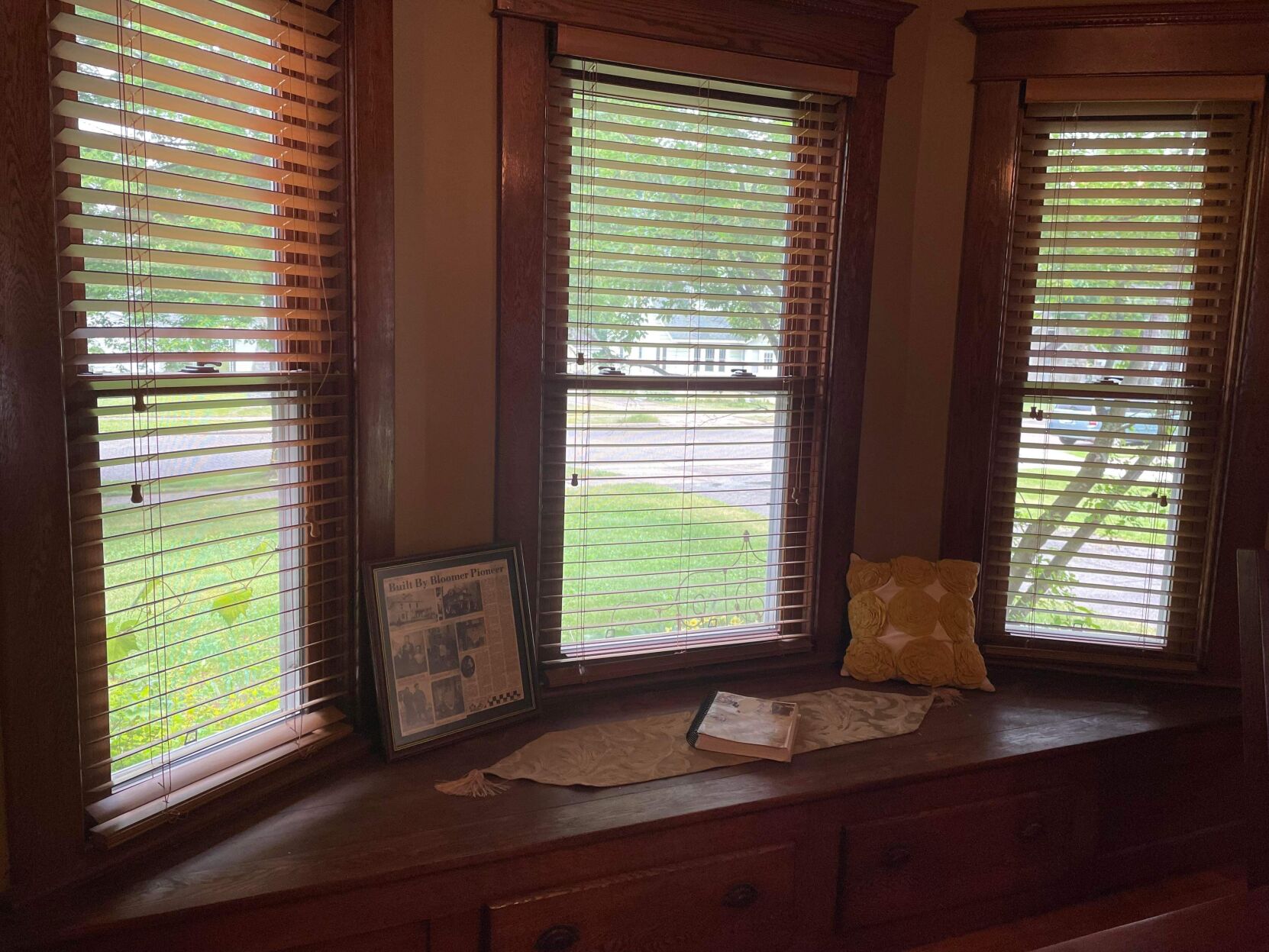 Baby House_Bay Window Seat_6483441.JPG